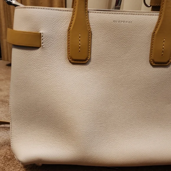 Burberry Banner Leather Tote Bag in Ivory with Tan leather details - Picture 7 of 16